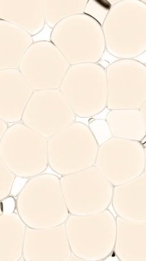 Suda Altın Yağ Baloncukları. Yapışkan sıvı kabarcıklar hareket animasyonu. Kozmetik ürünleri için doğal gerekli yağ kavramı. Sıvı akışının makro 3D görüntüsü. Dikey video.