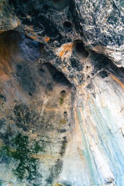 Kafatası mağaralarında jeolojik yapılar ve kireçtaşı oluşumları Benidoeig, Valencia 'da Cueva de las Calaveras
