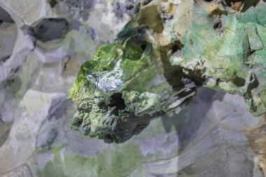 Kafatası mağaralarında jeolojik yapılar ve kireçtaşı oluşumları Benidoeig, Valencia 'da Cueva de las Calaveras
