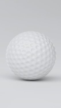 Beyaz arka planda dönen golf topu. Golf topu animasyonunun çevrilebilir yakın çekimi. Dikey video.