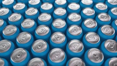 Gerçekçi kamera mavi alüminyum kutuların üzerinde. İçecek endüstrisi. Döngü videosu, 3d görüntüleme.