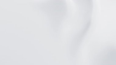 Beyaz yüzeyde soyut yansıtıcı dalgalanmalar. Sütlü su dalgaları. Saten kırışır. Döngü 3d canlandırma canlandırması.