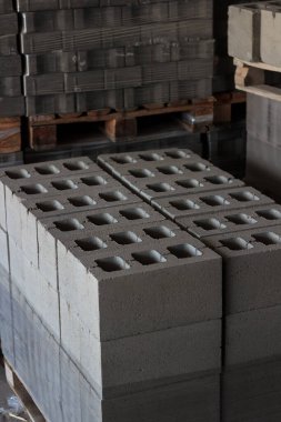 Yerdeki metal profil