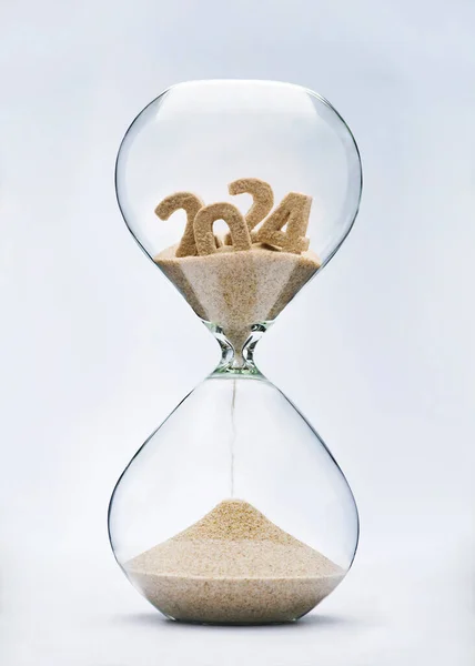 Концепция Новый Год 2025 Концепция Времени Песочные Часы Падают 2024 Лицензионные Стоковые Изображения
