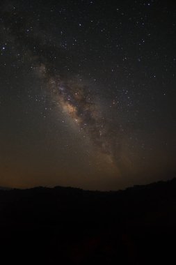 Phu Hin Rong Kla Milli Parkı, Phitsanulok Tayland, uzun pozlama photograph.with tahıl, dağ üzerinde yıldız Samanyolu