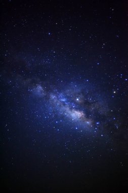 Samanyolu galaksisi, uzun pozlama fotoğrafı, tahıllı.