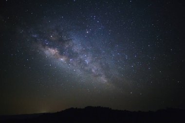 Samanyolu Dağı'nda Phu Hin Rong Kla Milli Parkı, Phitsanulok Tayland, uzun pozlama photograph.with tahıl üzerinde