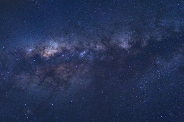 Samanyolu yıldız ve evrendeki, uzun pozlama fotoğraf, tahıl ile uzay tozu ile.