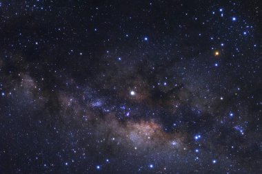 Samanyolu yıldız ve evrendeki, uzun pozlama fotoğraf, tahıl ile uzay tozu ile yakın çekim.