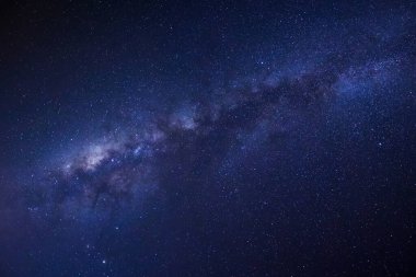 Samanyolu yıldız ve evrendeki, uzun pozlama fotoğraf, tahıl ile uzay tozu ile.