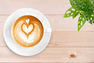 Üstten Görünüm latte sanat ahşap arka plan üzerinde kahve