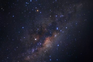 Samanyolu yıldız ve evrendeki, uzun pozlama fotoğraf, tahıl ile uzay tozu ile.