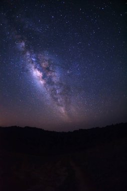 Açıkça Samanyolu Galaksisi 'nin yıldızları ve uzay tozları Tayland' da phitsanulok 'ta..