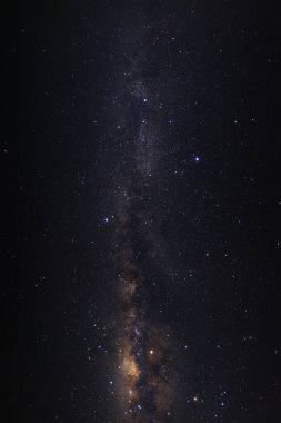 açıkça Samanyolu galaksisinin yıldız ve evrenin uzay tozu ile 