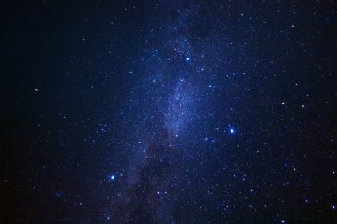 Samanyolu yıldız ve evrendeki, uzun pozlama fotoğraf, tahıl ile uzay tozu ile.