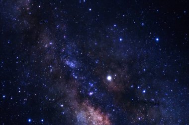 Samanyolu yıldız ve evrendeki, uzun pozlama fotoğraf, tahıl ile uzay tozu ile.