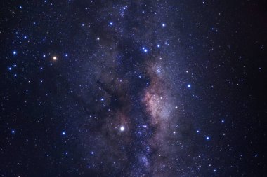 Samanyolu yıldız ve evrendeki, uzun pozlama fotoğraf, tahıl ile uzay tozu ile.