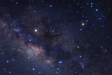 Samanyolu yıldız ve evrendeki, uzun pozlama fotoğraf, tahıl ile uzay tozu ile.