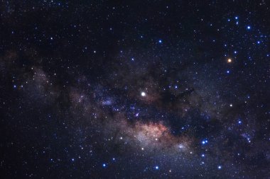 Samanyolu yıldız ve evrendeki, uzun pozlama fotoğraf, tahıl ile uzay tozu ile.