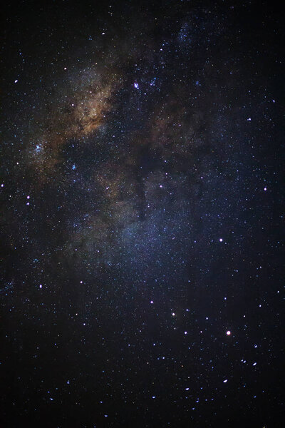 Крупный план галактики Млечного Пути со звездами и космической пылью во Вселенной
 