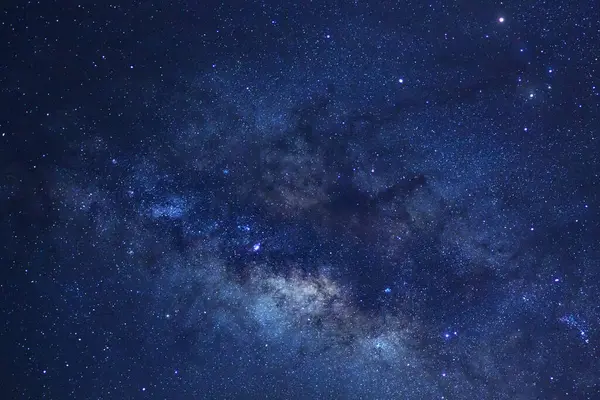 Merkezi Samanyolu galaksinin yıldız ve evrendeki, uzun pozlama fotoğraf, tahıl ile uzay tozu ile.