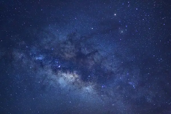 Samanyolu yıldız ve evrendeki, uzun pozlama fotoğraf, tahıl ile uzay tozu ile yakın çekim.