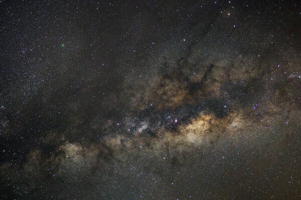 Центр галактики Млечный Путь со звездами и космической пылью во Вселенной, фотография длительного экспозиции, с зерном
.