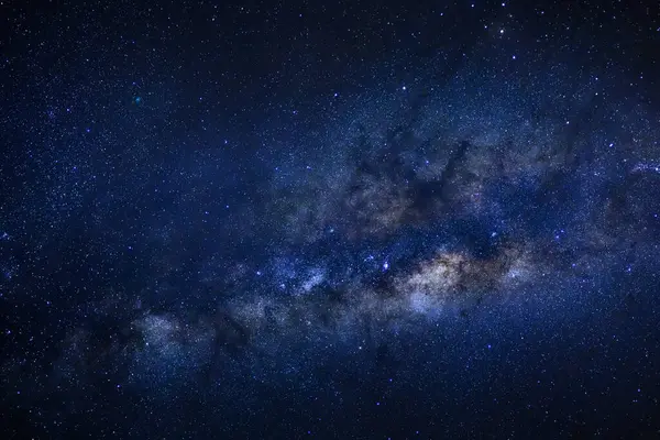 Merkezi Samanyolu galaksinin yıldız ve evrendeki, uzun pozlama fotoğraf, tahıl ile uzay tozu ile.