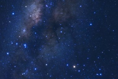 Samanyolu yıldız ve evrendeki, uzun pozlama fotoğraf, tahıl ile uzay tozu ile.