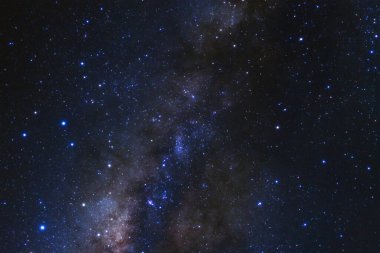 Samanyolu yıldız ve evrendeki, uzun pozlama fotoğraf, tahıl ile uzay tozu ile.