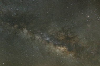 Samanyolu yıldız ve evrendeki, uzun pozlama fotoğraf, tahıl ile uzay tozu ile.