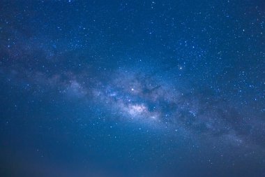 Samanyolu yıldız ve evrendeki, uzun pozlama fotoğraf, tahıl ile uzay tozu ile.