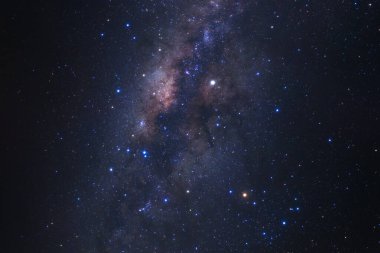 Samanyolu yıldız ve evrendeki, uzun pozlama fotoğraf, tahıl ile uzay tozu ile.