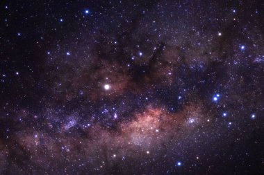 Merkezi Samanyolu galaksinin yıldız ve evrendeki, uzun pozlama fotoğraf, tahıl ile uzay tozu ile.