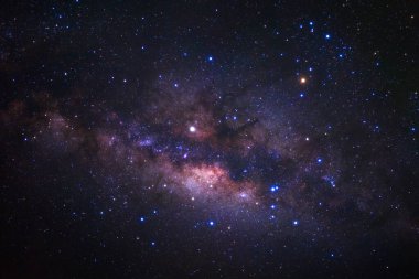 Samanyolu yıldız ve evrendeki, uzun pozlama fotoğraf, tahıl ile uzay tozu ile.