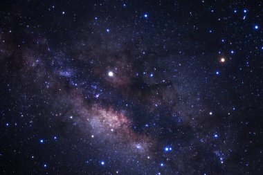 Samanyolu yıldız ve evrendeki, uzun pozlama fotoğraf, tahıl ile uzay tozu ile.