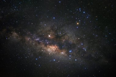 Samanyolu yıldız ve evrendeki, uzun pozlama fotoğraf, tahıl ile uzay tozu ile.