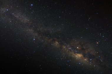 açıkça Samanyolu galaksisinin yıldız ve evrenin uzay tozu ile 