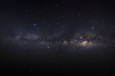açıkça Samanyolu galaksisinin yıldız ve evrenin uzay tozu ile 