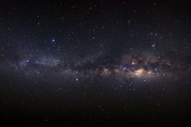 açıkça Samanyolu galaksisinin yıldız ve evrenin uzay tozu ile 