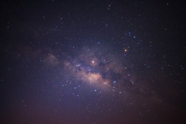 Samanyolu yıldız ve evrendeki, uzun pozlama fotoğraf, tahıl ile uzay tozu ile.