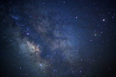 Samanyolu yıldız ve evrendeki, uzun pozlama fotoğraf, tahıl ile uzay tozu ile.