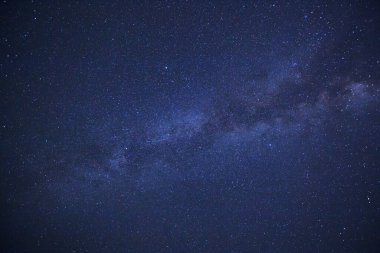 Samanyolu yıldız ve evrendeki, uzun pozlama fotoğraf, tahıl ile uzay tozu ile.