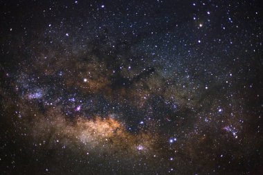 Samanyolu yıldız ve evrendeki, uzun pozlama fotoğraf, tahıl ile uzay tozu ile.