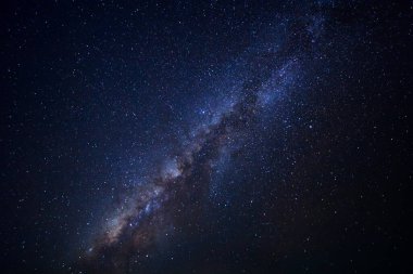 Samanyolu yıldız ve evrendeki, uzun pozlama fotoğraf, tahıl ile uzay tozu ile.