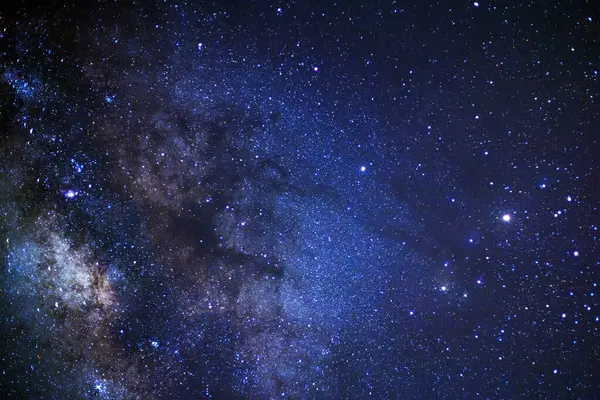 Samanyolu yıldız ve evrendeki, uzun pozlama fotoğraf, tahıl ile uzay tozu ile.