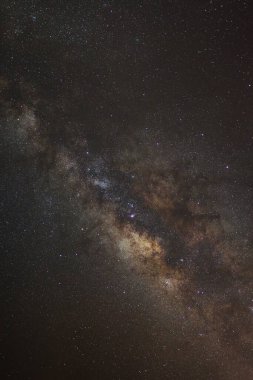 açıkça Samanyolu galaksisinin yıldız ve evrenin uzay tozu ile 