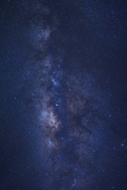 açıkça Samanyolu galaksisinin yıldız ve evrenin uzay tozu ile 