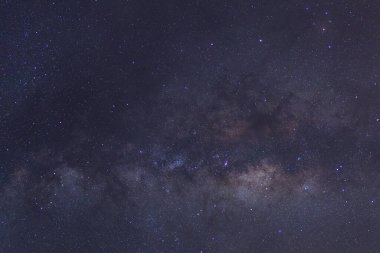 açıkça Samanyolu galaksisinin yıldız ve evrenin uzay tozu ile 