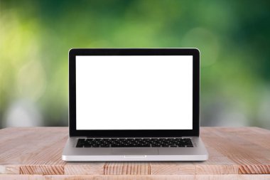 Ahşap masa bokeh yeşil zemin üzerine - üstü montaj için kullanılabilir veya ürün görüntüleme